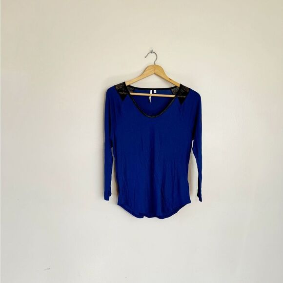SALE! Blue Calvin Klein Lace Shoulder Top Size L - Picture 3 of 7